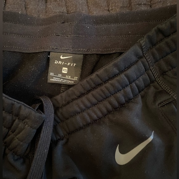 Nike sweatpants - Picture 2 of 2